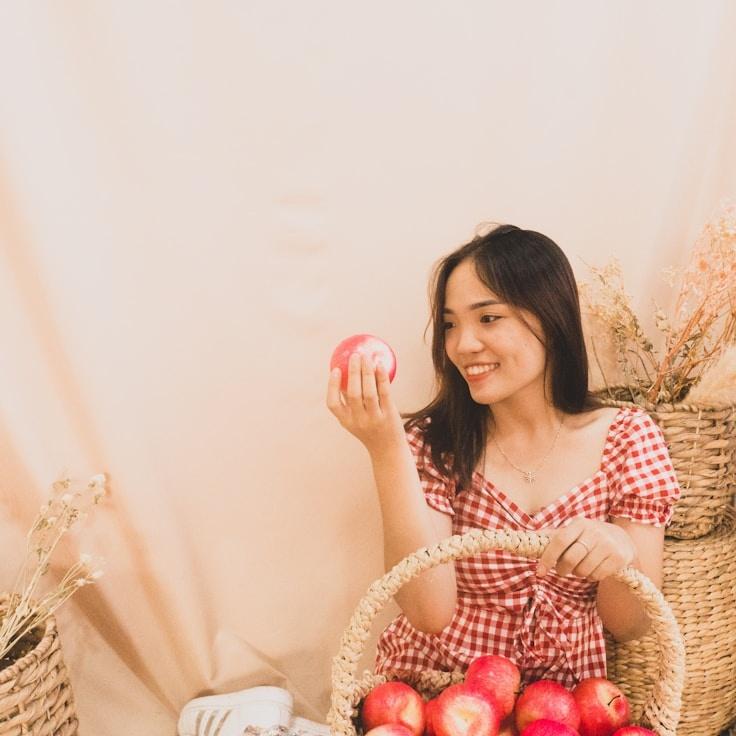 Arjun Kapoor, Client Relations Director, discussing corporate gifting strategy with business clients